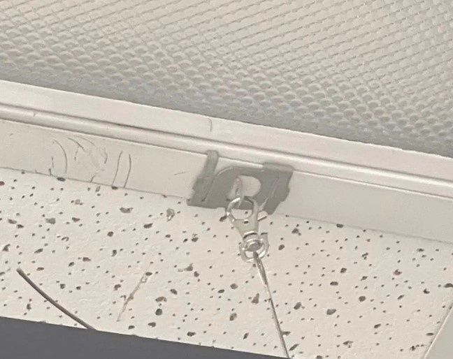 TWIST CLIP 15/16 W/PLAIN HOLE