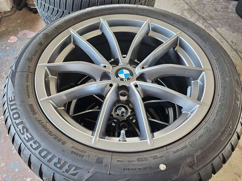 Original BMW Winterkompletträder Winterreifen Alufelgen für Z4 G29 17 Zoll V Speiche 768 grau