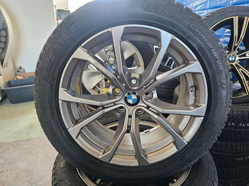 Original BMW Winterkompletträder Winterreifen Alufelgen für 3er G20 G21 4er G22 G23 17 Zoll V Speiche 776 grau