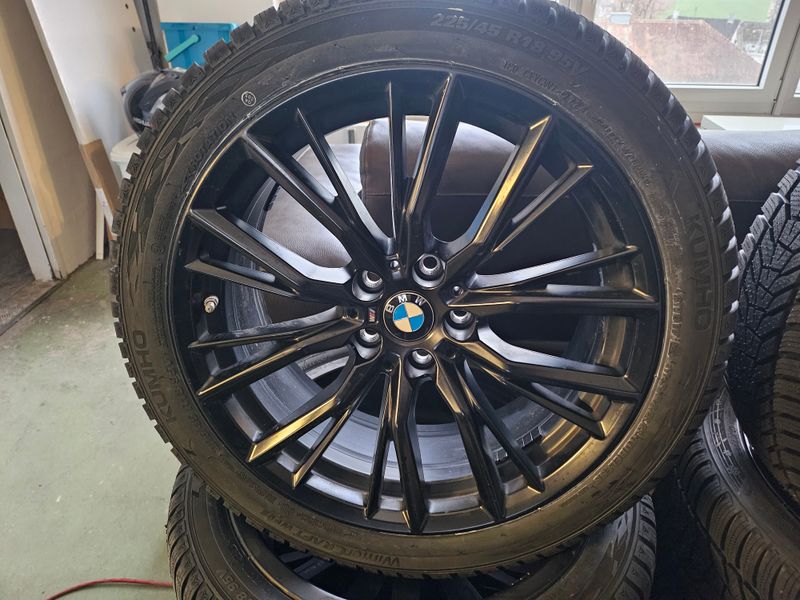 BMW Winterkompletträder für 3er G20 G21 4er G22 G23 18 Zoll M Doppelspeiche 796