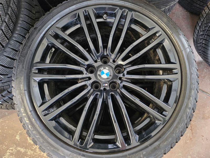 BMW Sommerkompletträder für 5er G30 G31 19 Zoll M Doppelspeiche 664 schwarz