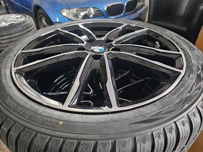 BMW 3er 4er Winterreifen ECE – Original BMW Alufelgen mit Reifen kaufen in Österreich. Hochwertige BMW Qualität für maximale Performance und Sicherheit. Jetzt BMW Kompletträder auf www.tyre1.at entdecken.