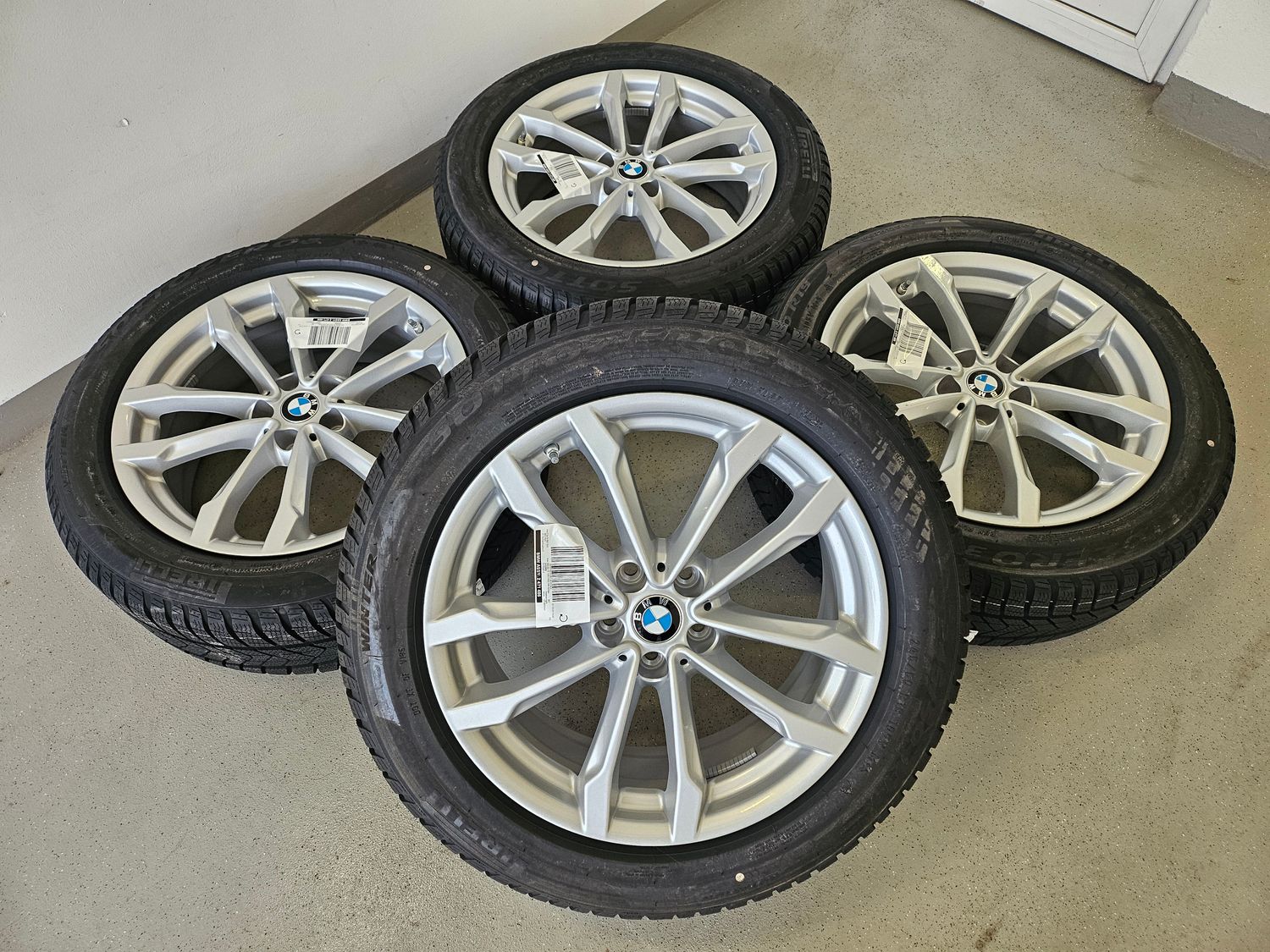 Original BMW Winterkompletträder Winterreifen Alufelgen für X3 G01 X4 G02 19 Zoll V Speiche 691