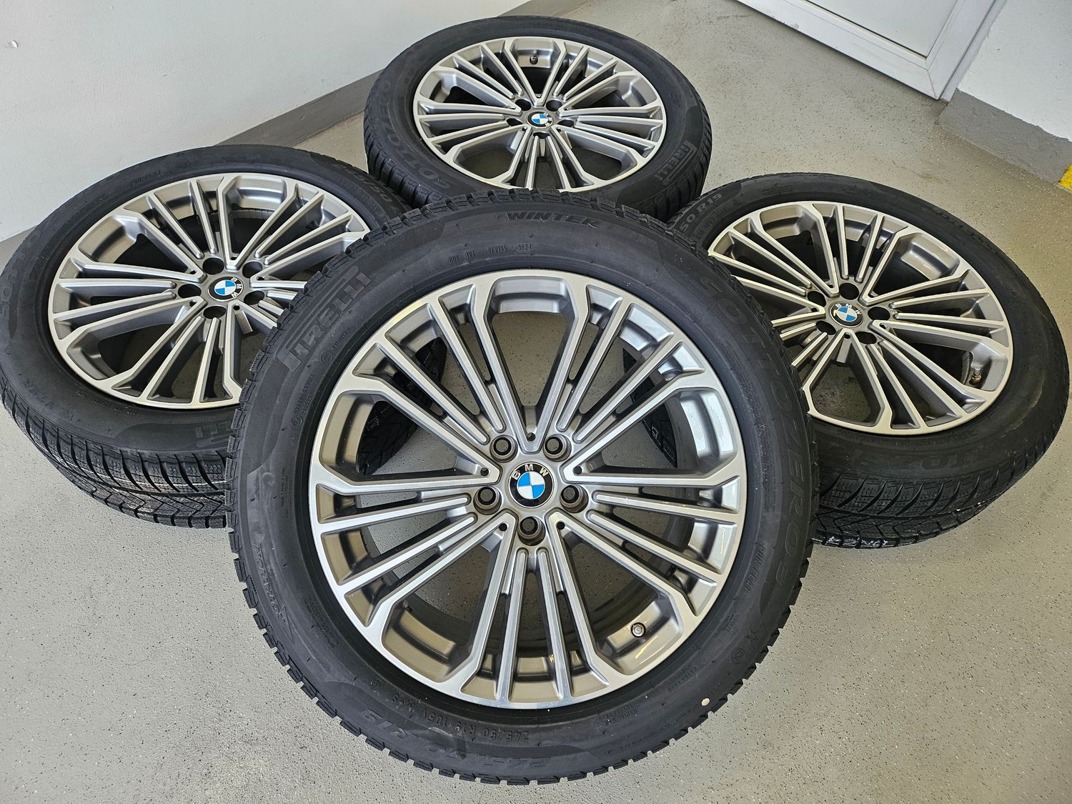Original BMW Winterkompletträder Winterreifen Alufelgen für X3 G01 X4 G02 19 Zoll V Speiche 691