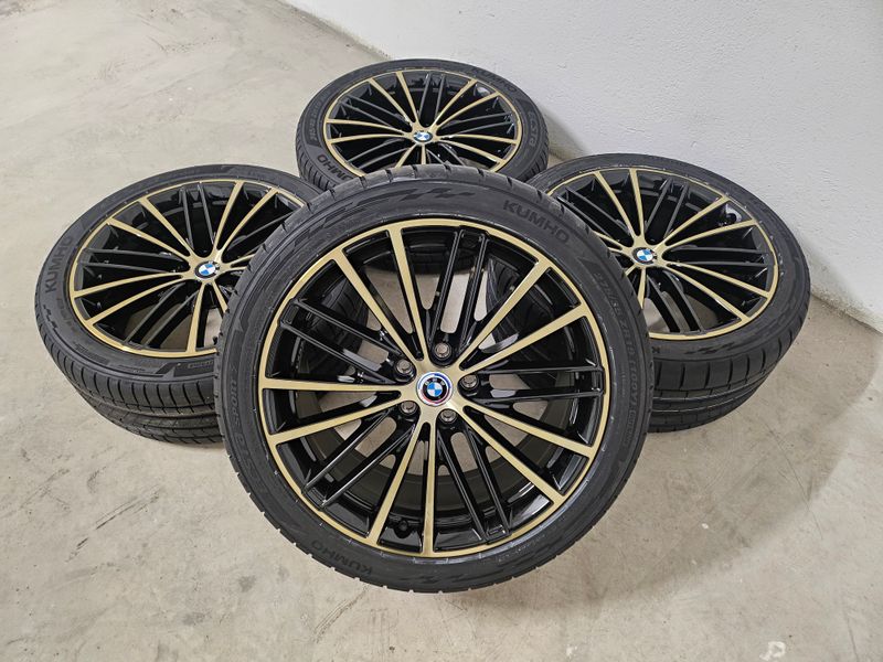 BMW 5er Sommerreifen 19 Zoll nighgold – Original BMW Alufelgen mit Reifen kaufen in Österreich. Hochwertige BMW Qualität für maximale Performance und Sicherheit. Jetzt BMW Kompletträder auf www.tyre1.at entdecken.