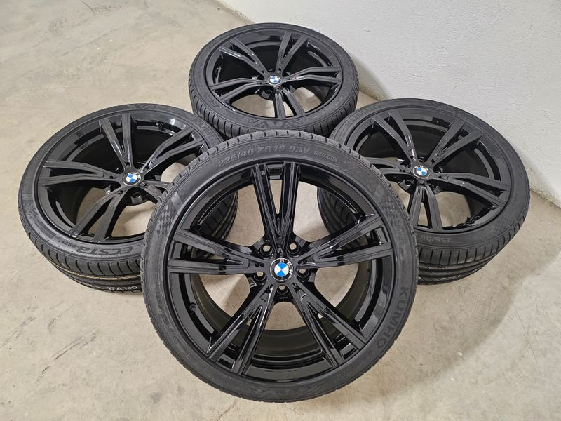 BMW 3er 4er 19 Zoll Kompletträder Sommer – Original BMW Alufelgen mit Reifen kaufen in Österreich. Hochwertige BMW Qualität für maximale Performance und Sicherheit. Jetzt BMW Kompletträder auf www.tyre1.at entdecken.
