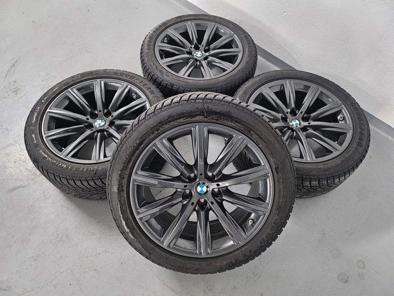 Original BMW Winterkompletträder Winterreifen Alufelgen für 5er G30 G31 18 Zoll V Speiche 684 grau Metallic