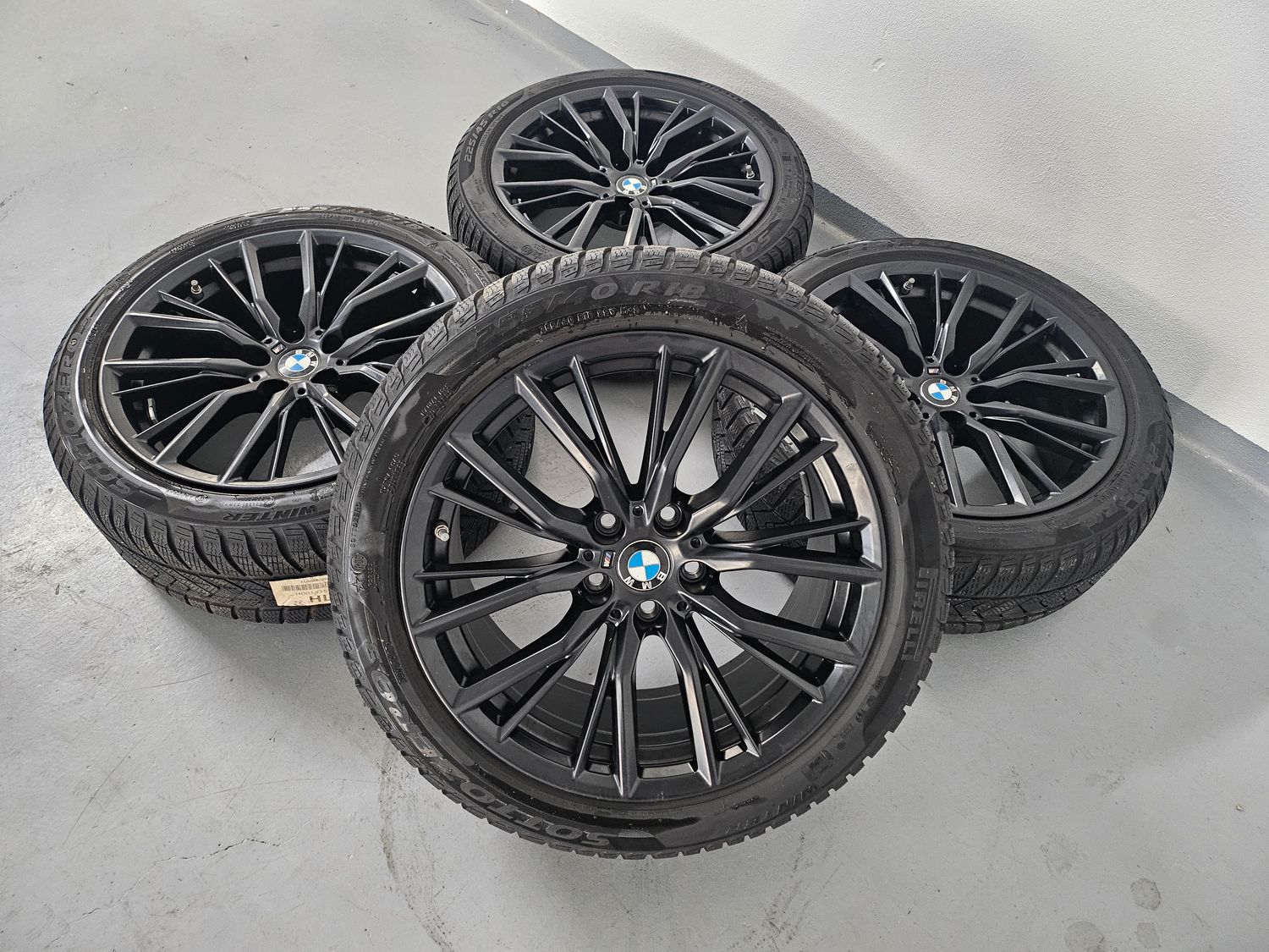 BMW Winterkompletträder Misch für 2er G42 3er G20 G21 4er G22 G23 18 Zoll M Doppelspeiche 796