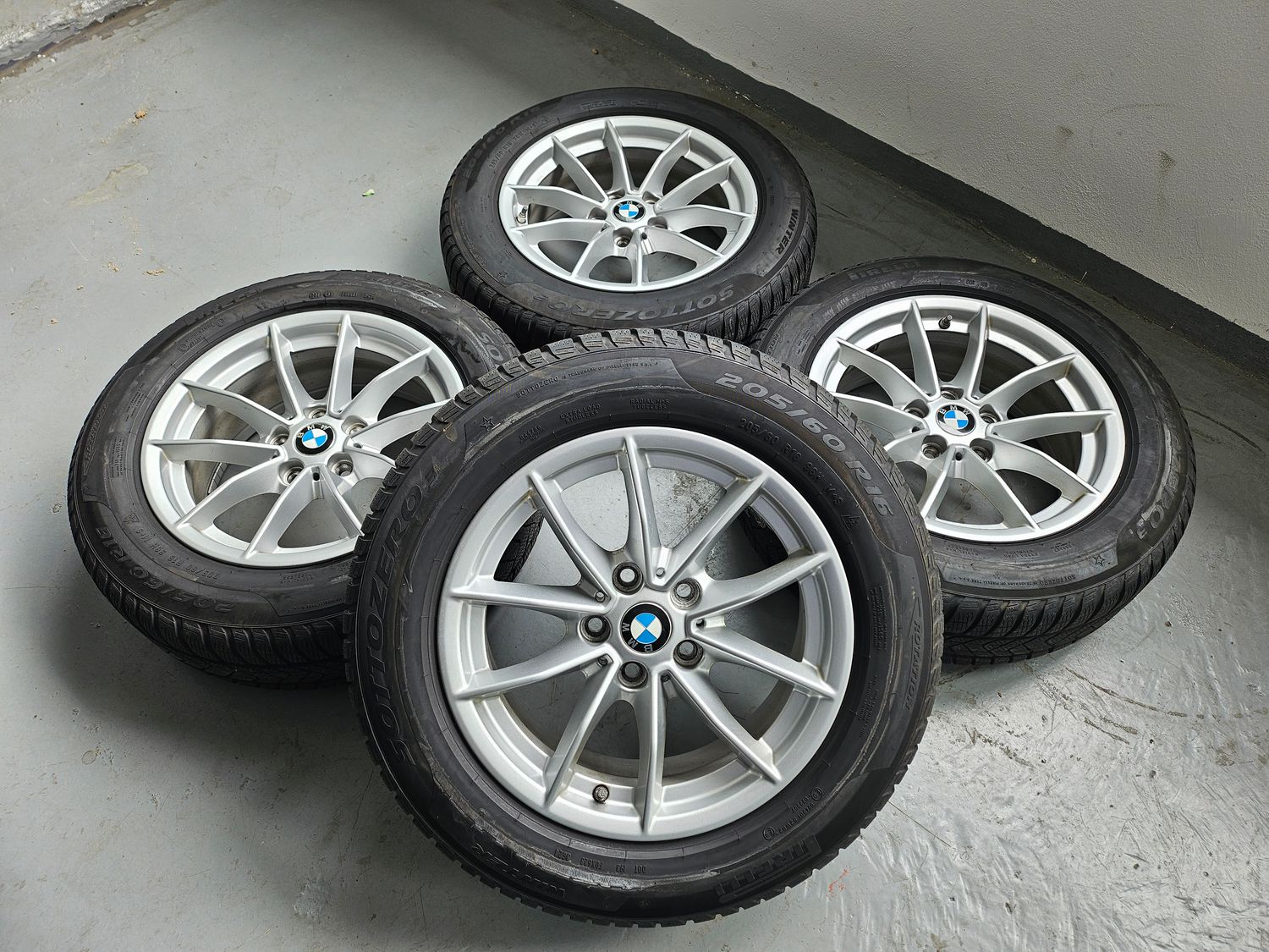 Original BMW Winterkompletträder Winterreifen Alufelgen für 3er G20 G21 16 Zoll V Speiche 774 silber gebraucht 1A Zustand