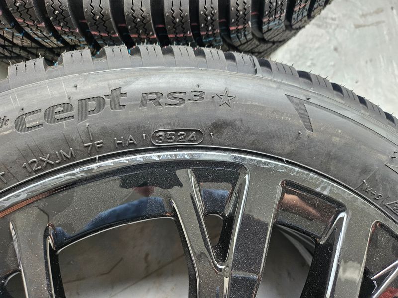 Original MINI Aceman 17 Zoll Winterkompletträder Winterreifen Alufelgen JCW Star Spoke 991 schwarz fabrikneu