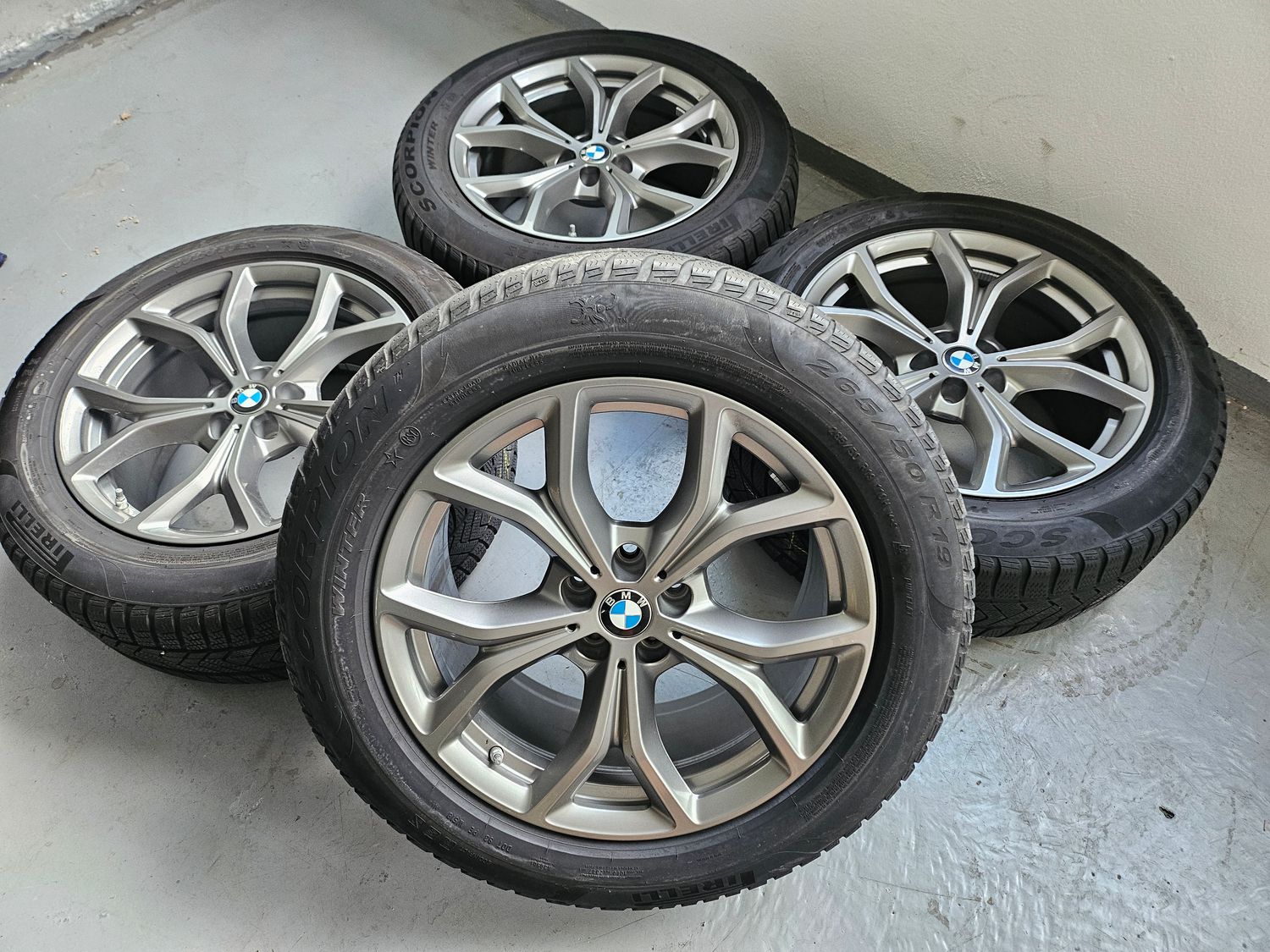Original BMW Winterkompletträder Winterreifen Alufelgen für X5 G05 X6 G06 19 Zoll V Speiche 735 fabrikneu