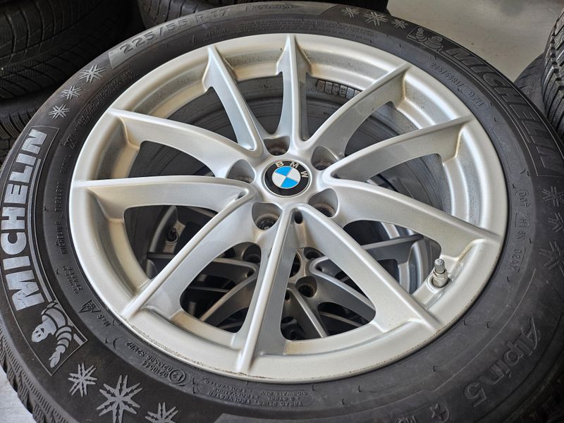 Original BMW Winterkompletträder Winterreifen Alufelgen für 5er G30 G31 17 Zoll V Speiche 618