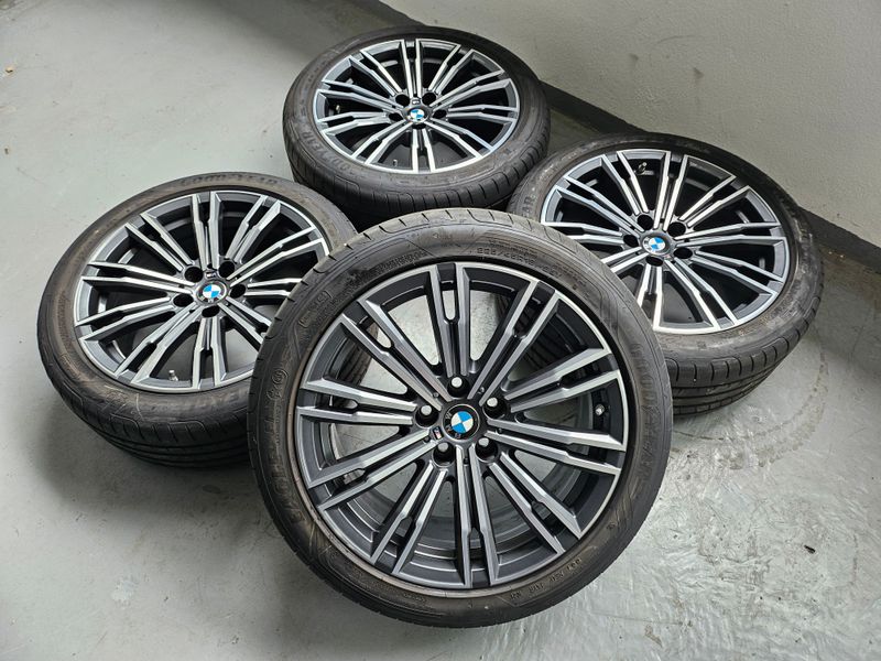 BMW Sommerkompletträder Sommerreifen Alufelgen für 3er G20 G21 4er G22 G23 18 Zoll M Doppelspeiche 790