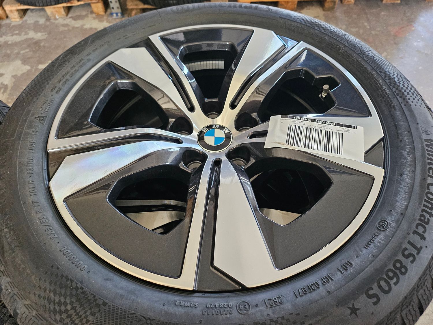 BMW Winterkompletträder für i4 Elektro und 4er G26 Gran Coupe 17 Zoll BMW Styling 852 Aerodynamik fabrikneu