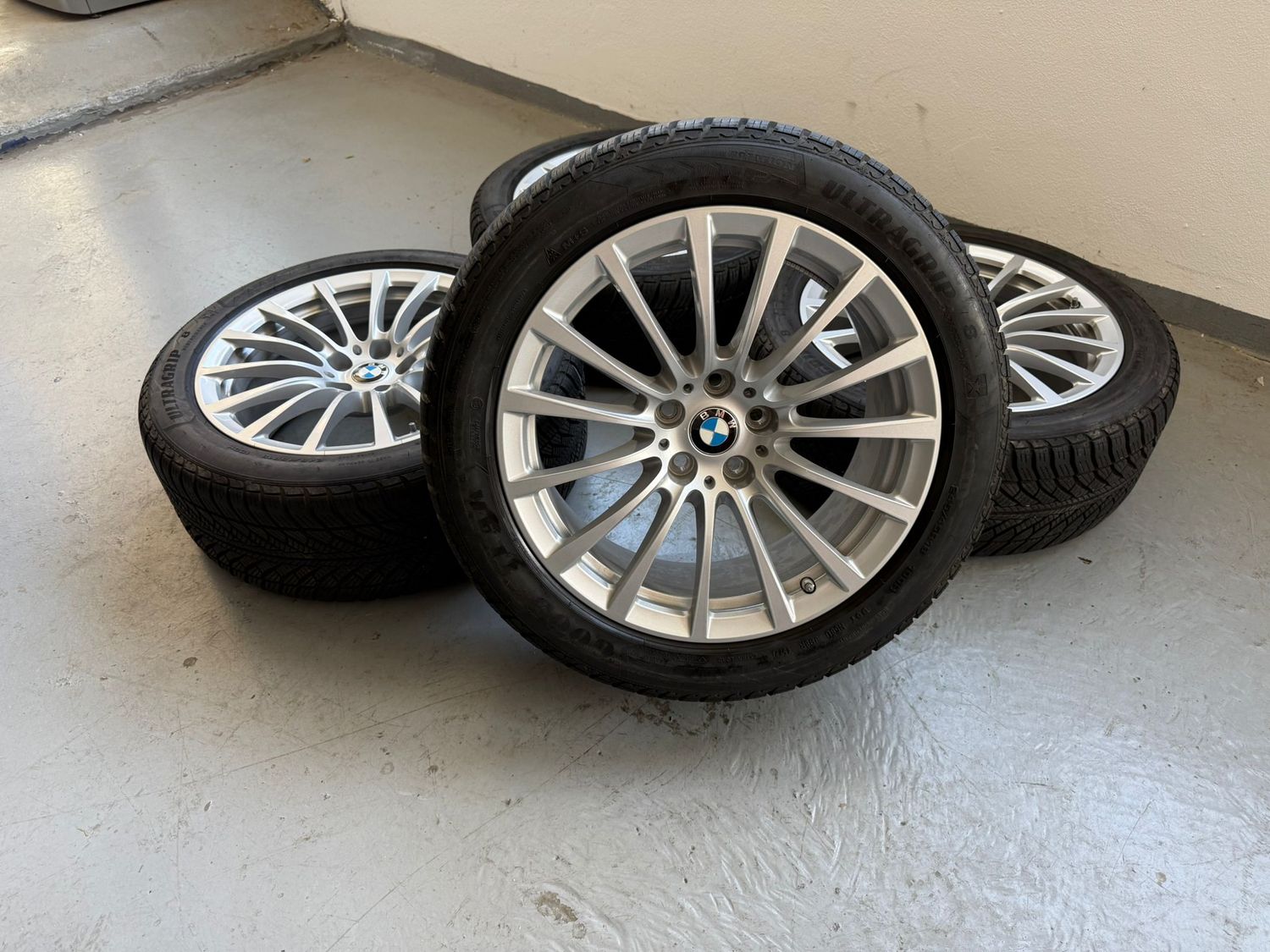 BMW Winterreifen Alufelgen Winterkompletträder für 5er G30 G31 18 Zoll V Speiche 619