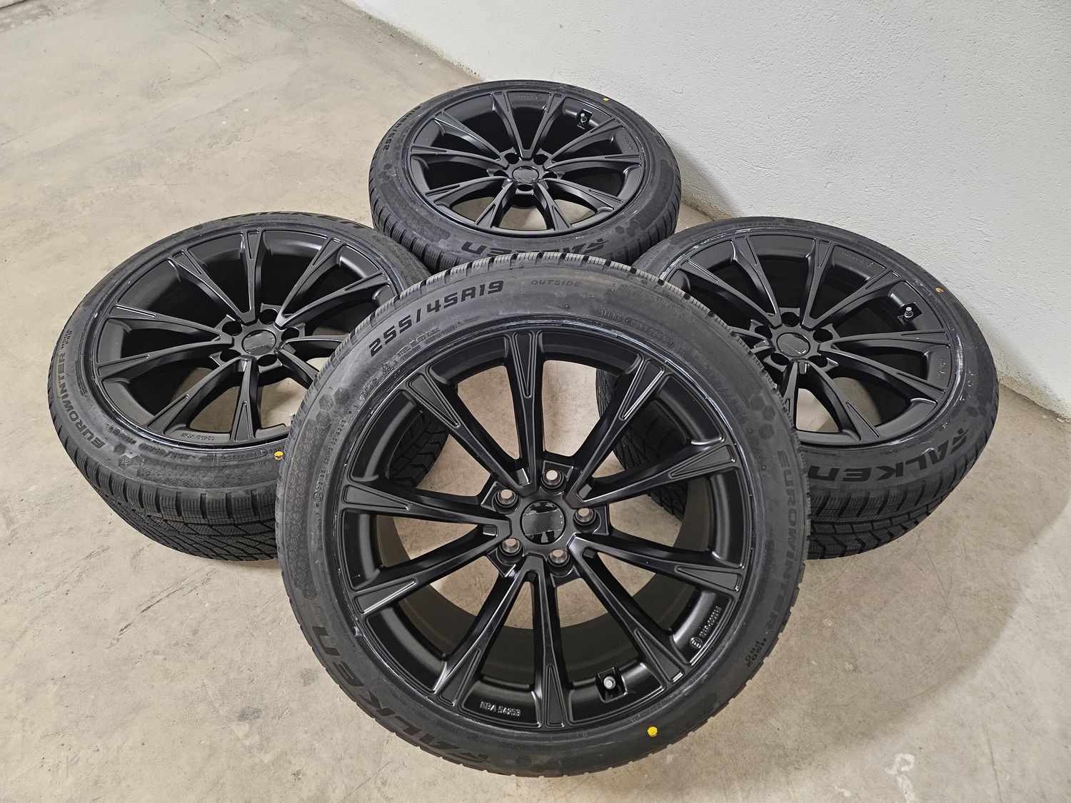 Winterkompletträder Winterreifen Alufelgen für Tesla Model Y 19 Zoll mit ECE Freigabe