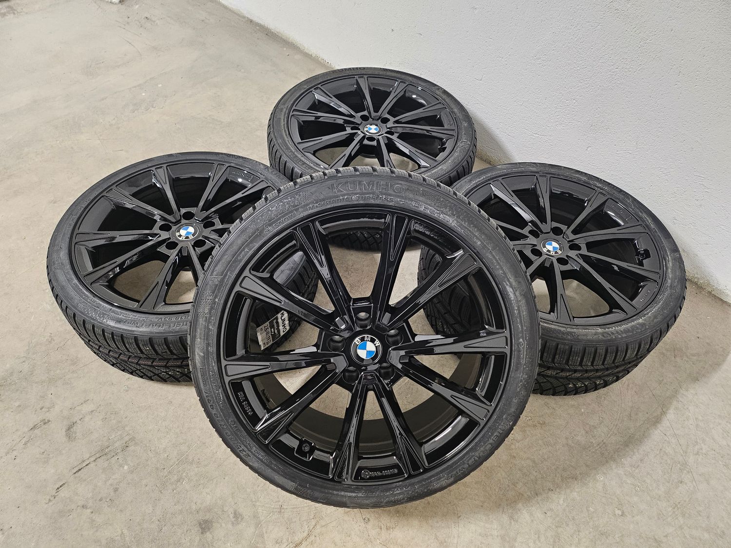 Winterkompletträder Winterreifen Alufelgen für BMW 2er G42 3er G20 G21 4er G22 G23 19 Zoll schwarz glänzned
