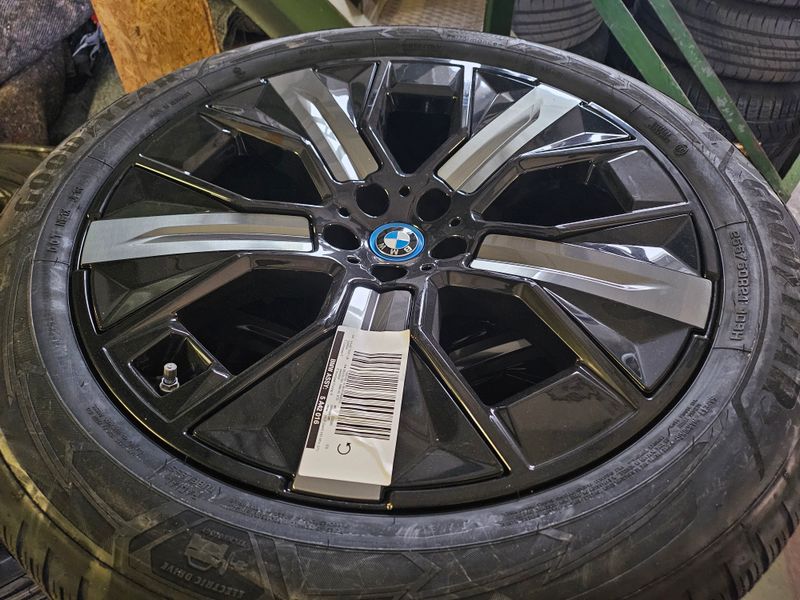 Original Winterkompletträder Winterreifen Alufelgen für BMW für iX i20 21 Zoll mit ECE Freigabe