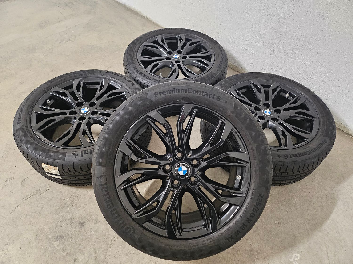 Original BMW Sommerkompletträder Sommerreifen Alufelgen  für X1 F48 und X2 F39 18 Zoll Y Speiche 566 schwarz