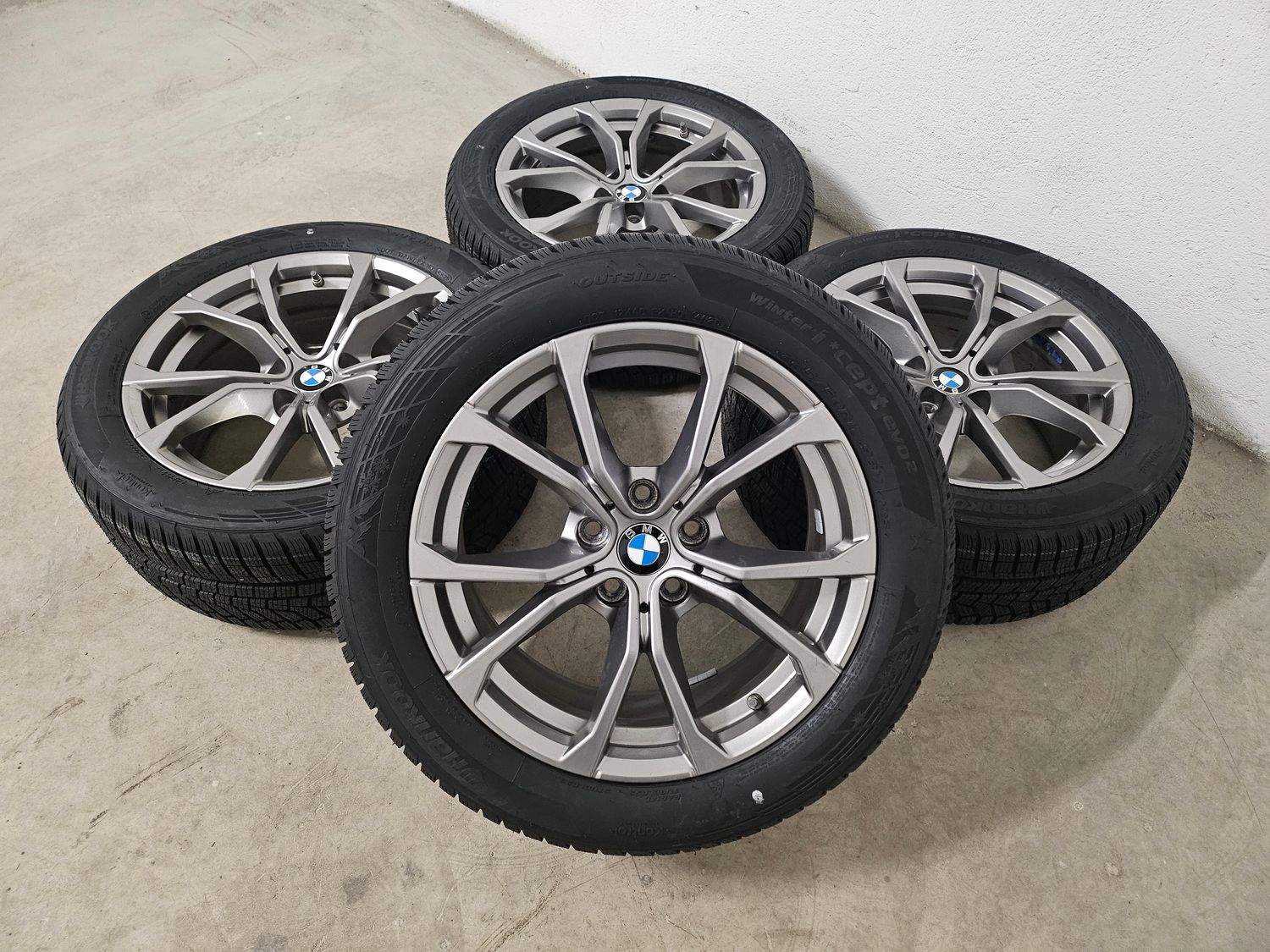 Original BMW Winterkompletträder Winterreifen fabrikneu Alufelgen für 3er G20 G21 4er G22 G23 17 Zoll V Speiche 776 grau gebraucht