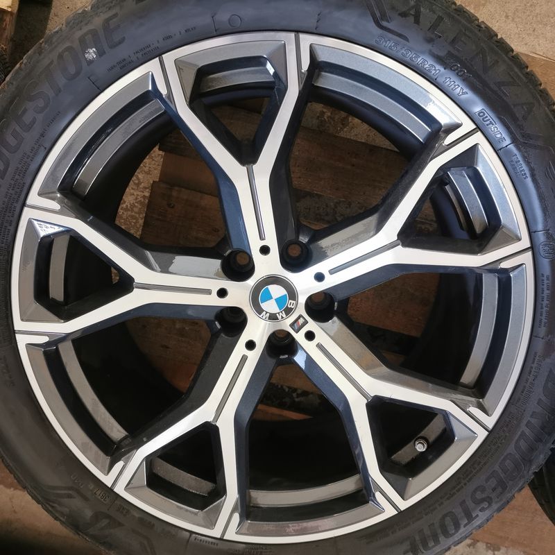 Original BMW Winterkompletträder Winterreifen Alufelgen für für X5 G05 X6 G06 21 Zoll M 741 bicolor mit Pirelli Runflat neuwertig