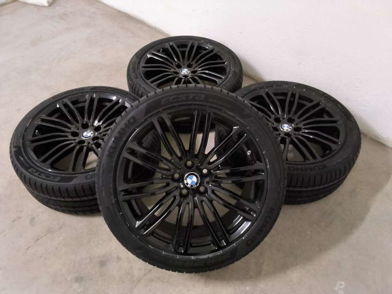 BMW Sommerkompletträder für 5er G30 G31 19 Zoll M Doppelspeiche 664 schwarz