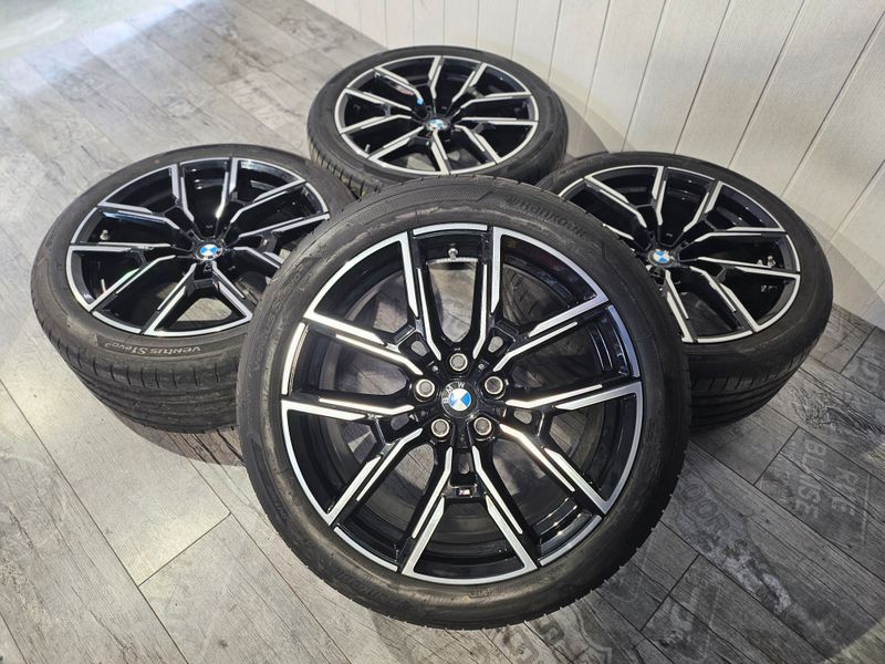 Original BMW Winterkompletträder Winterreifen neu Alufelgen gebraucht M859 für 4er G26 i4 M50 19 Zoll schwarz front poliert gebraucht