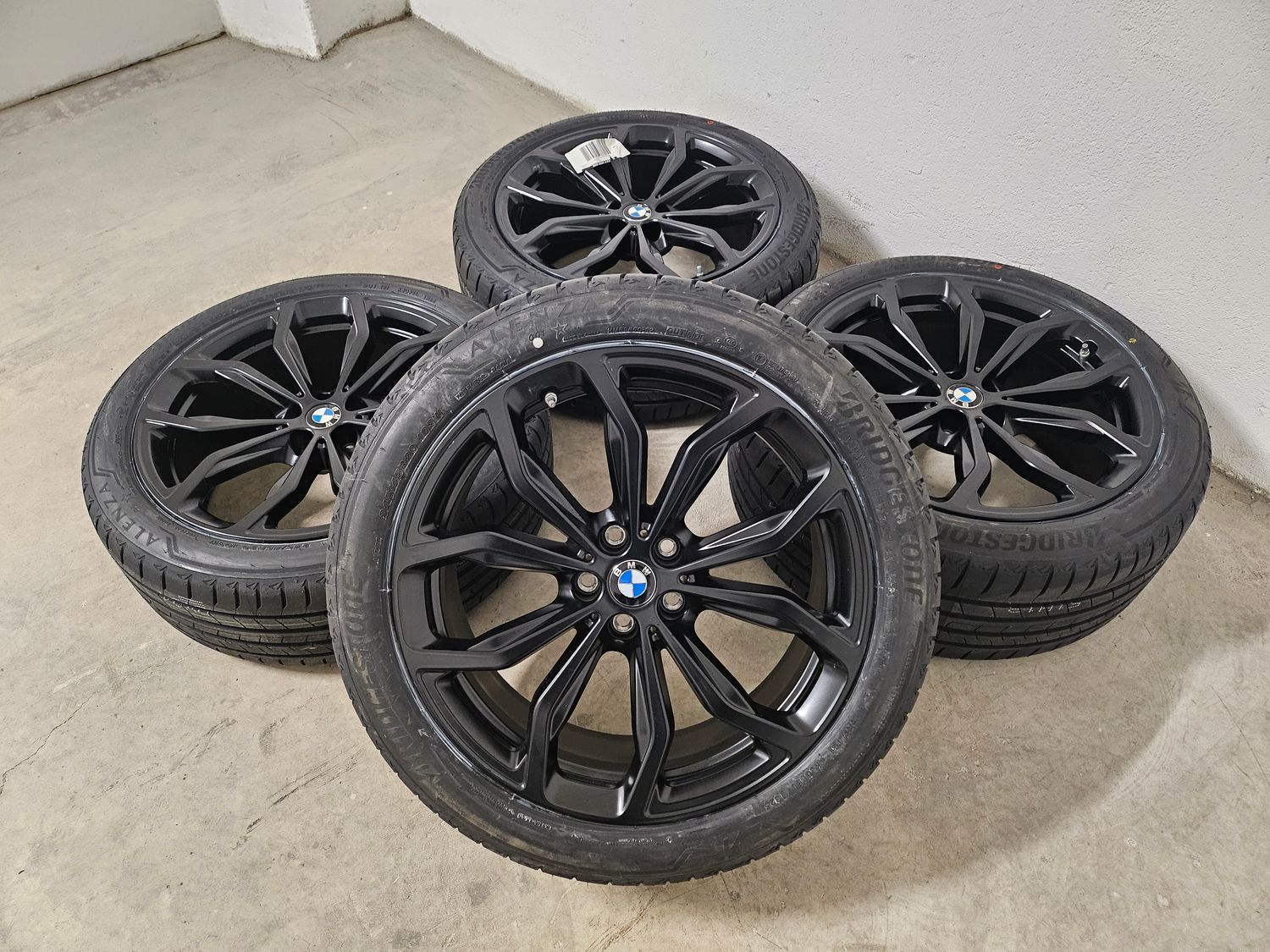Original BMW Sommerkompletträder Sommerreifen Alufelgen für X3 G01 X4 G02 20 Zoll Y Speiche 695 schwarz matt