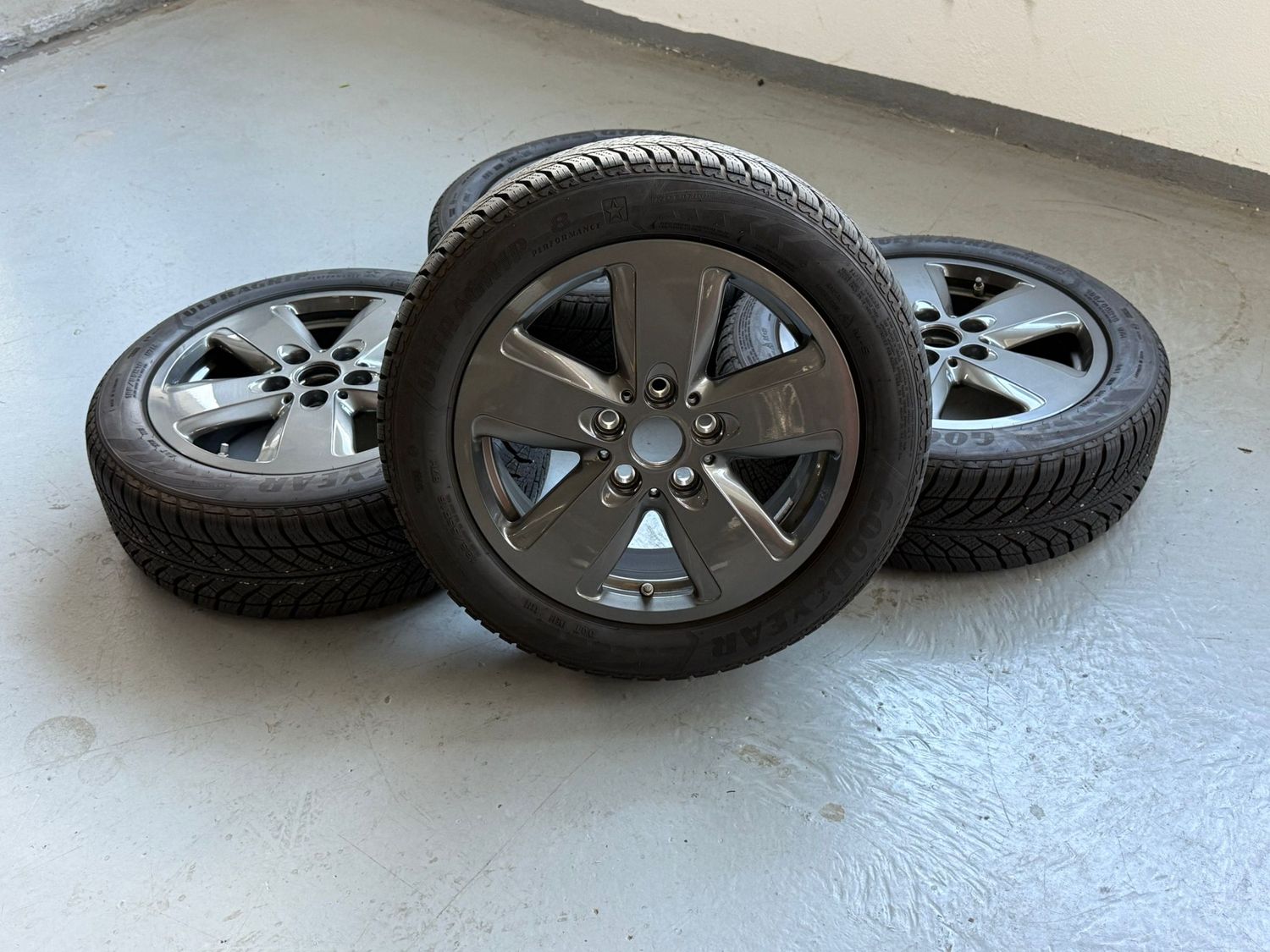 Original MINI F55 F56 F57 16 Zoll Winterkompletträder Winterreifen Alufelgen Sternspeiche 517 grau
