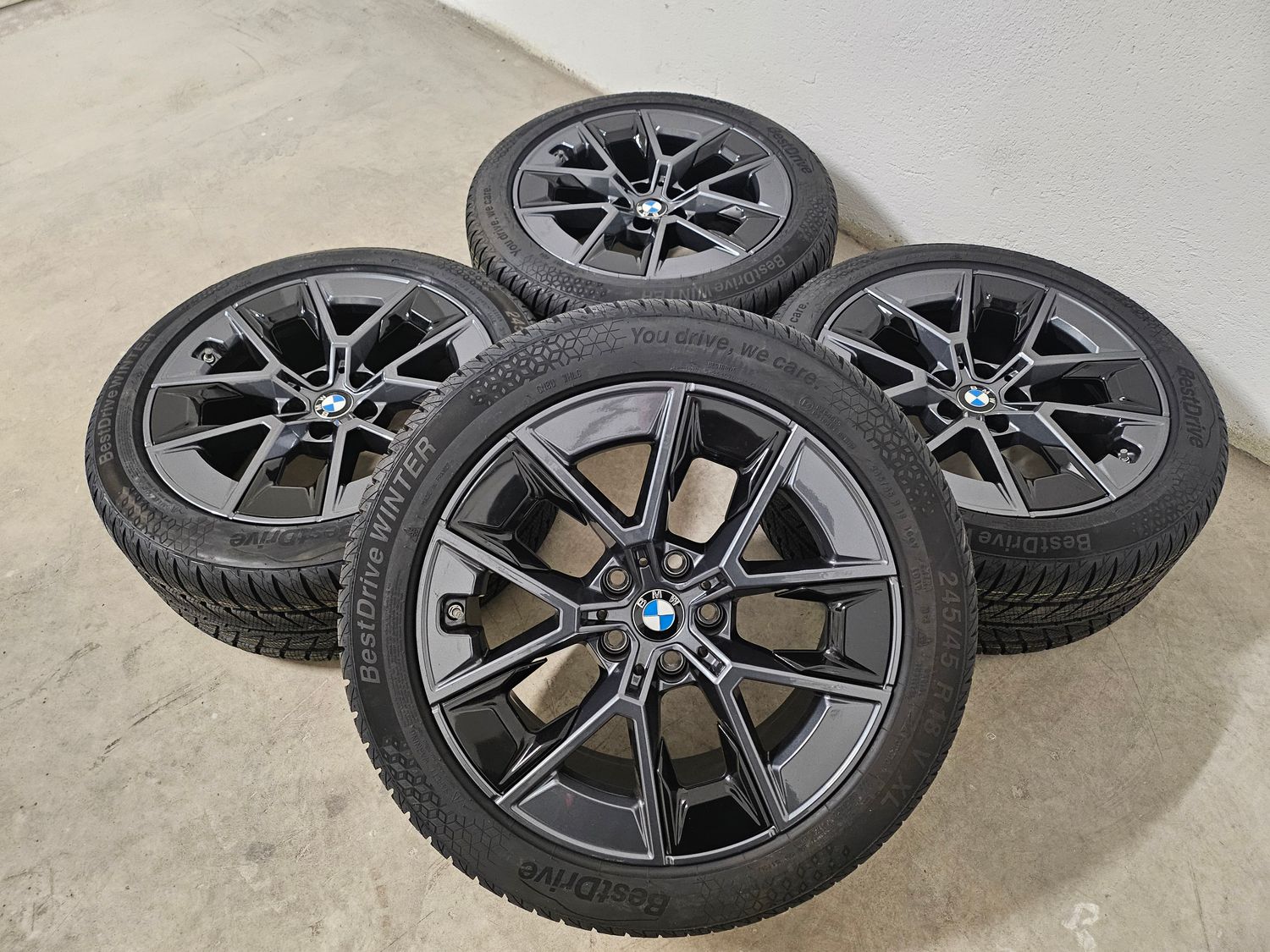 BMW Winterkompletträder Winterreifen Alufelgen für i4 Elektro und 4er G26 Gran Coupe 18 Zoll Aerodynamik 854 grey