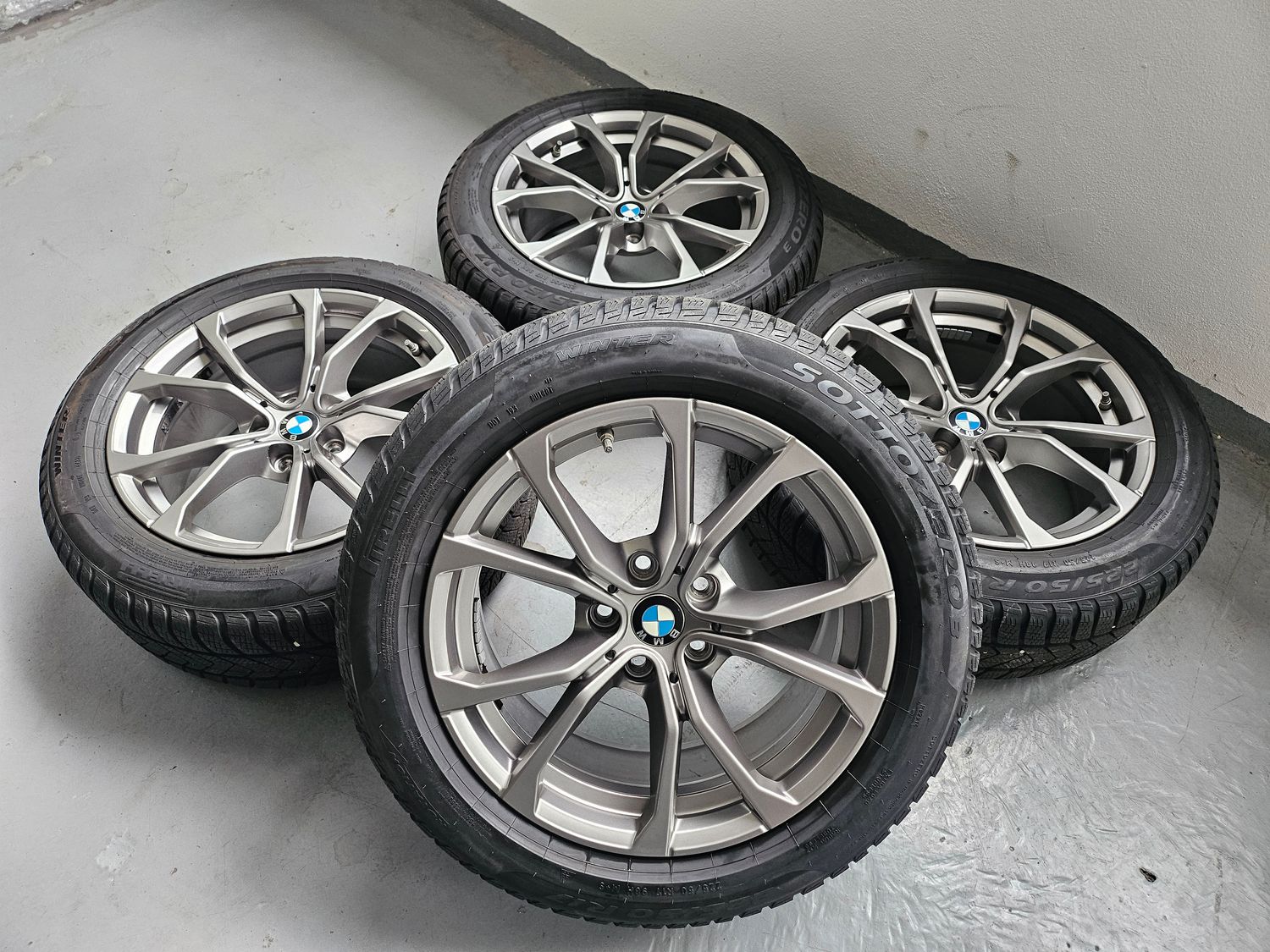 Original BMW Winterkompletträder Winterreifen Alufelgen für 3er G20 G21 4er G22 G23 17 Zoll V Speiche 776 grau