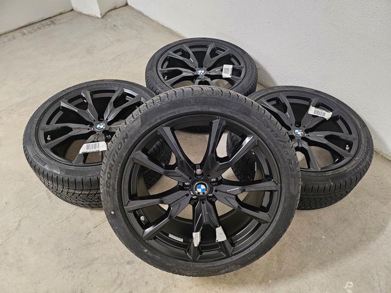Original BMW Winterkompletträder Winterreifen fabrikneu Alufelgen für X7 G07 22 Zoll M V Speiche 755 jetblack matt gebraucht
