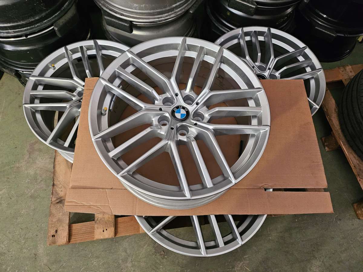 BMW 5er G60 G61 aktuelle Modelle 19 Zoll Original BMW Winterräder Winterreifen Alufelgen 933