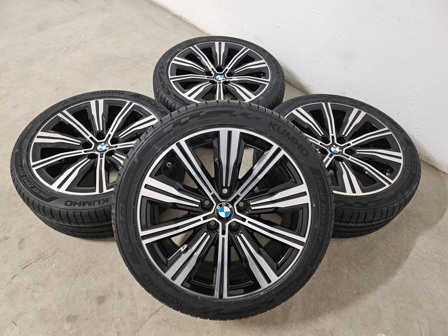Original BMW Sommerkompletträder, Sommerreifen, Alufelgen, für 2er G42 3er G20 G21 4er G22 G23 18 Zoll Doppelspeiche 782