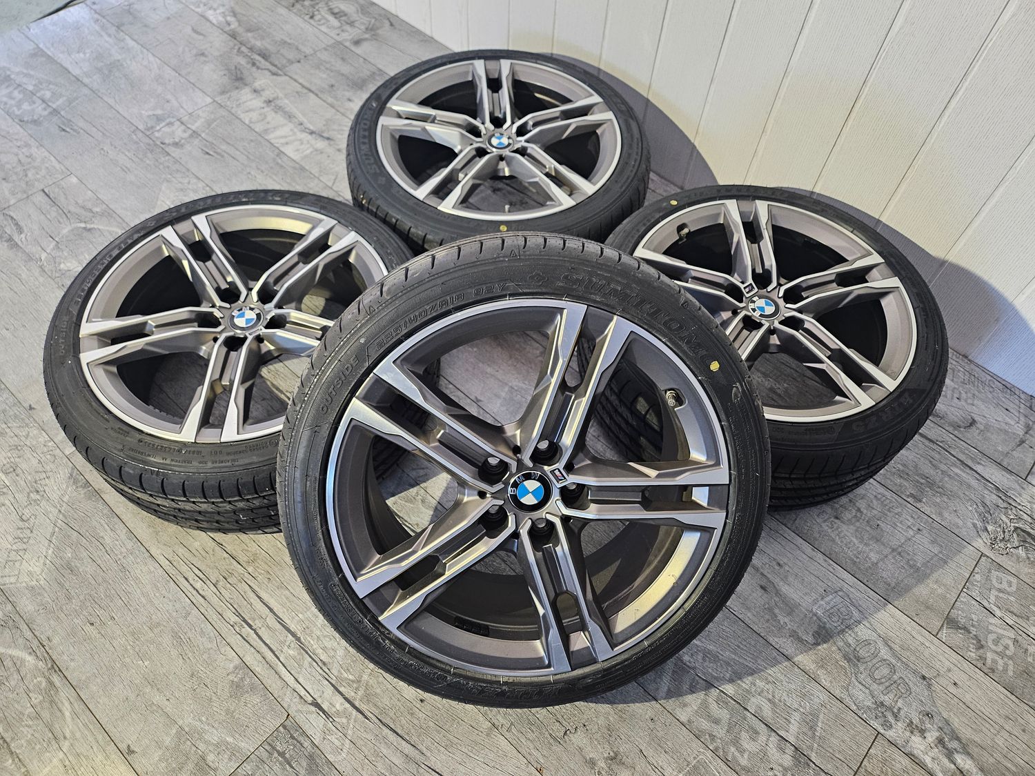 BMW Sommerkompletträder für 1er F40 2er F44 Zoll M Doppelspeiche 556