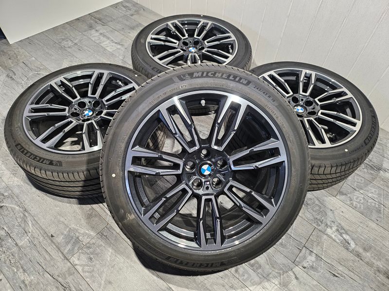 BMW 5er G60 G61 aktuelle Modelle 19 Zoll Original BMW Sommerräder Sommerreifen Alufelgen M Doppelspeiche 935