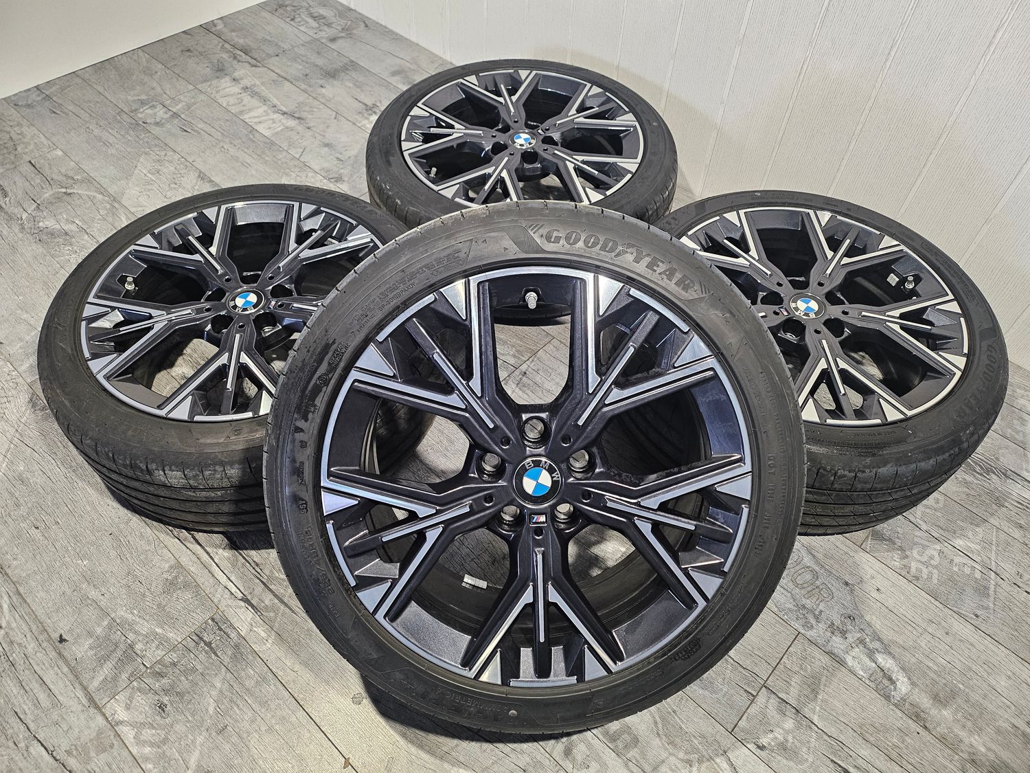 BMW Sommerkompletträder Sommerreifen Alufelgen neuwertig für 1er F70 2er F74 18 Zoll Y Speiche 974