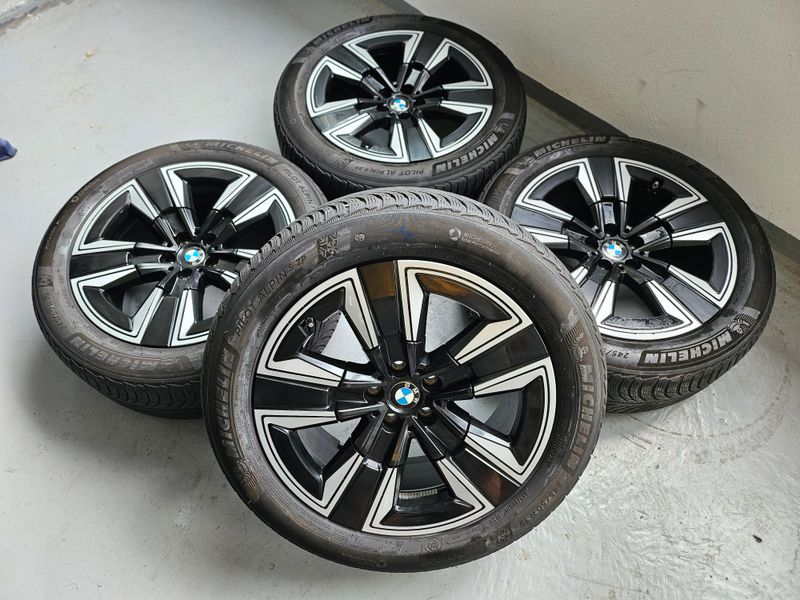 Original BMW Winterkompletträder Winterreifen Alufelgen für iX3 G08 19 Zoll BMW Styling 842 bicolor gebraucht 1A Zustand