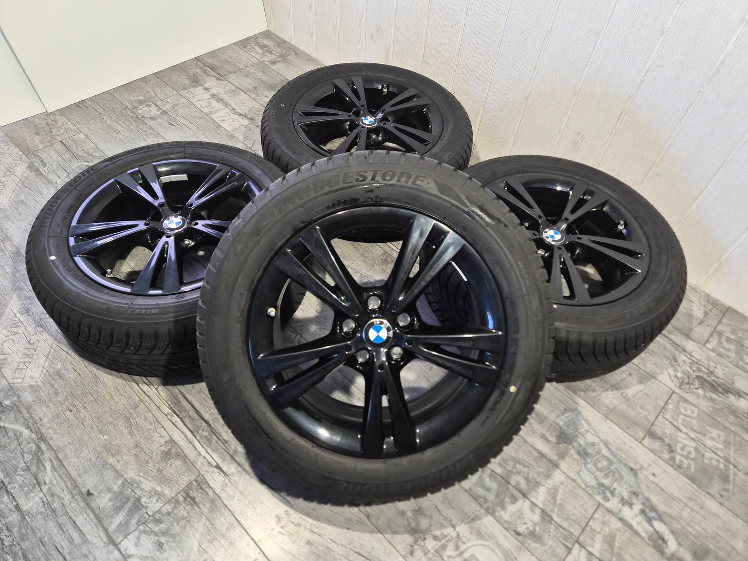 Original BMW Winterkompletträder Winterreifen Alufelgen für X1 F48 und X2 F39 17 Zoll Doppelspeiche 385 schwarz gebraucht