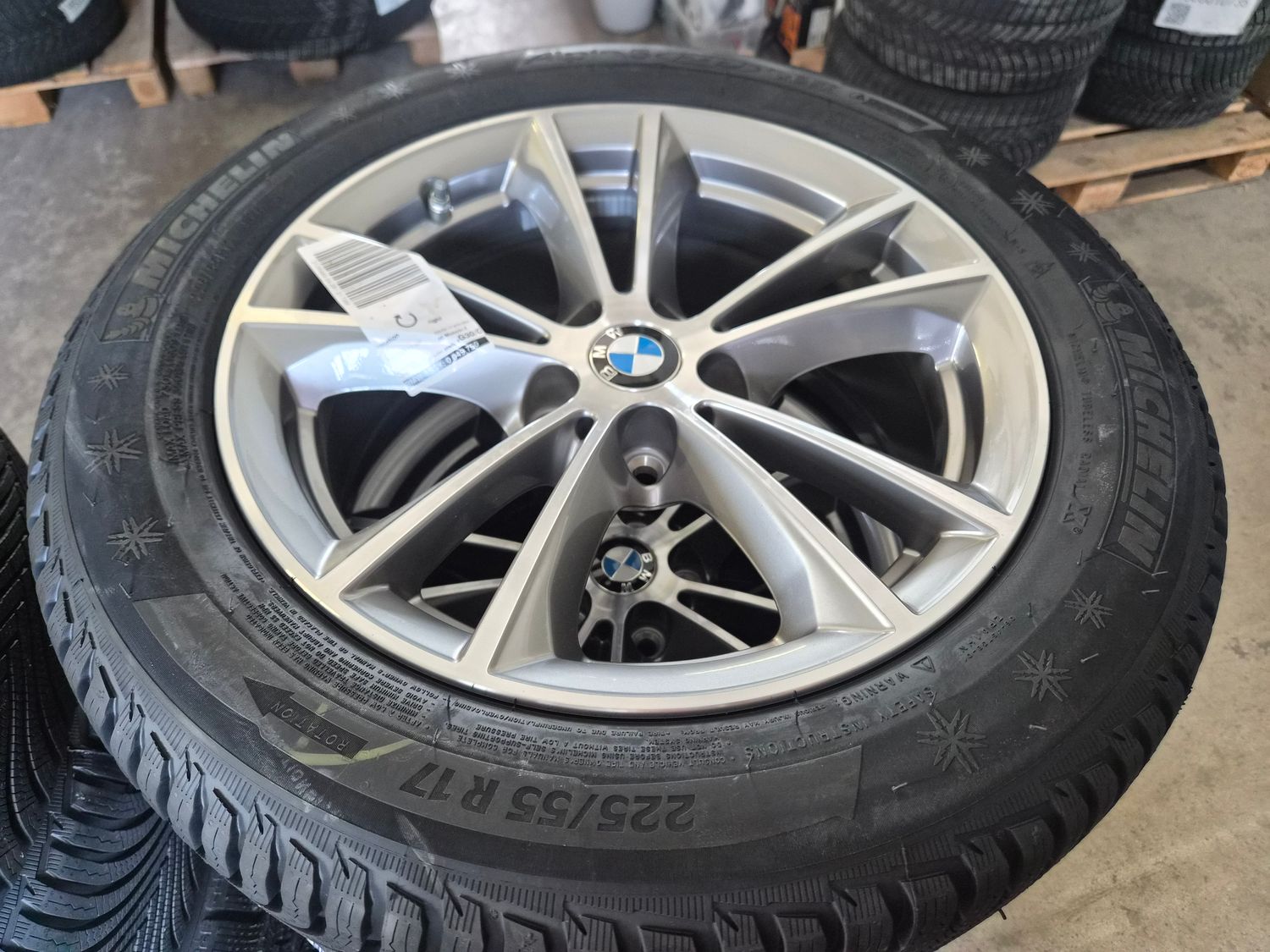 Original BMW Winterkompletträder Winterreifen Alufelgen für 5er G30 G31 17 Zoll V Speiche 631 bicolor fabrikneu