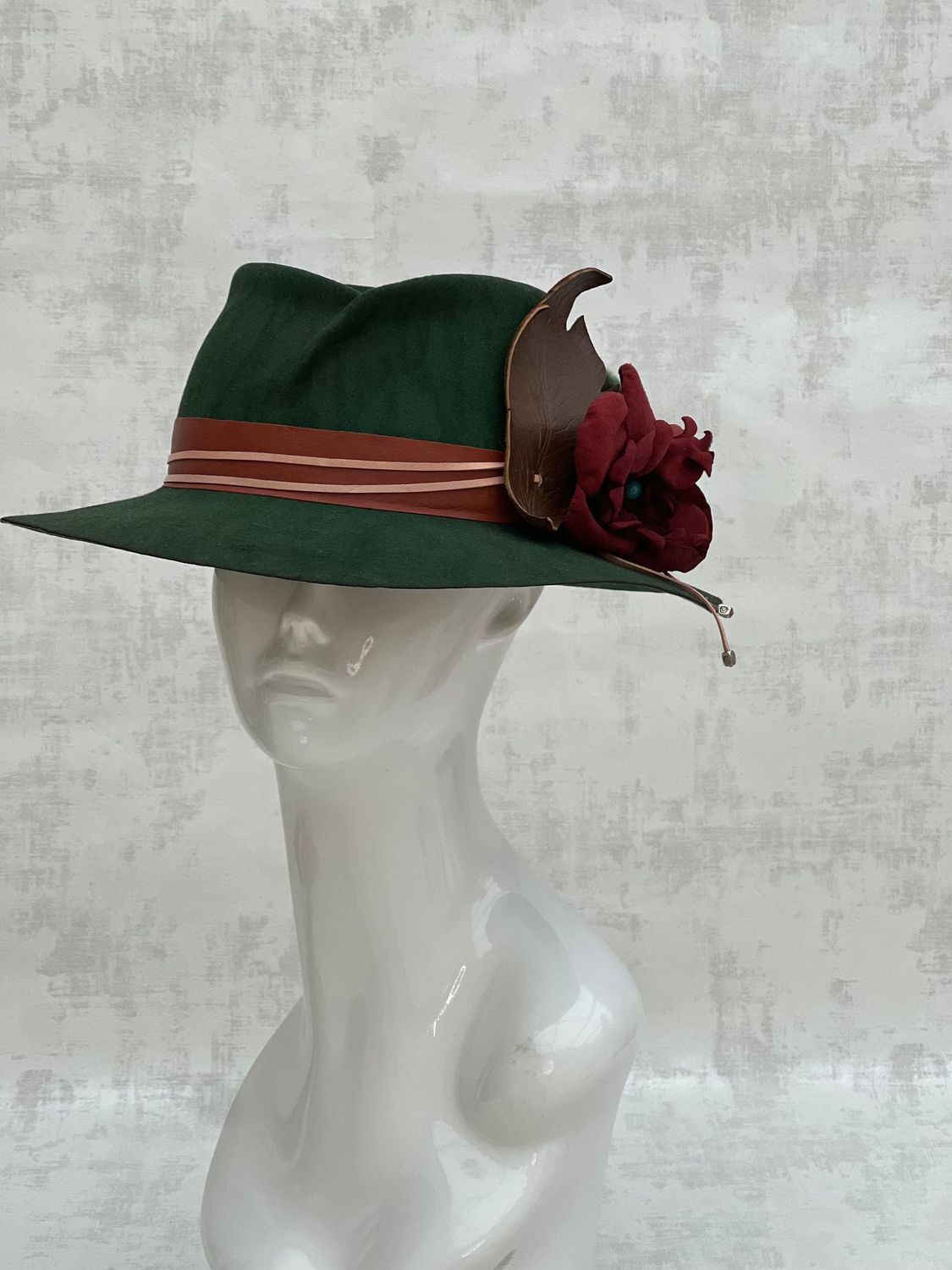 Front crease fedora style hat size 60