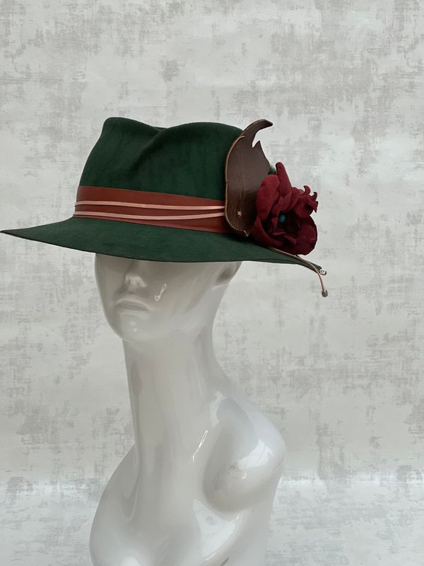 Front crease fedora style hat size 60