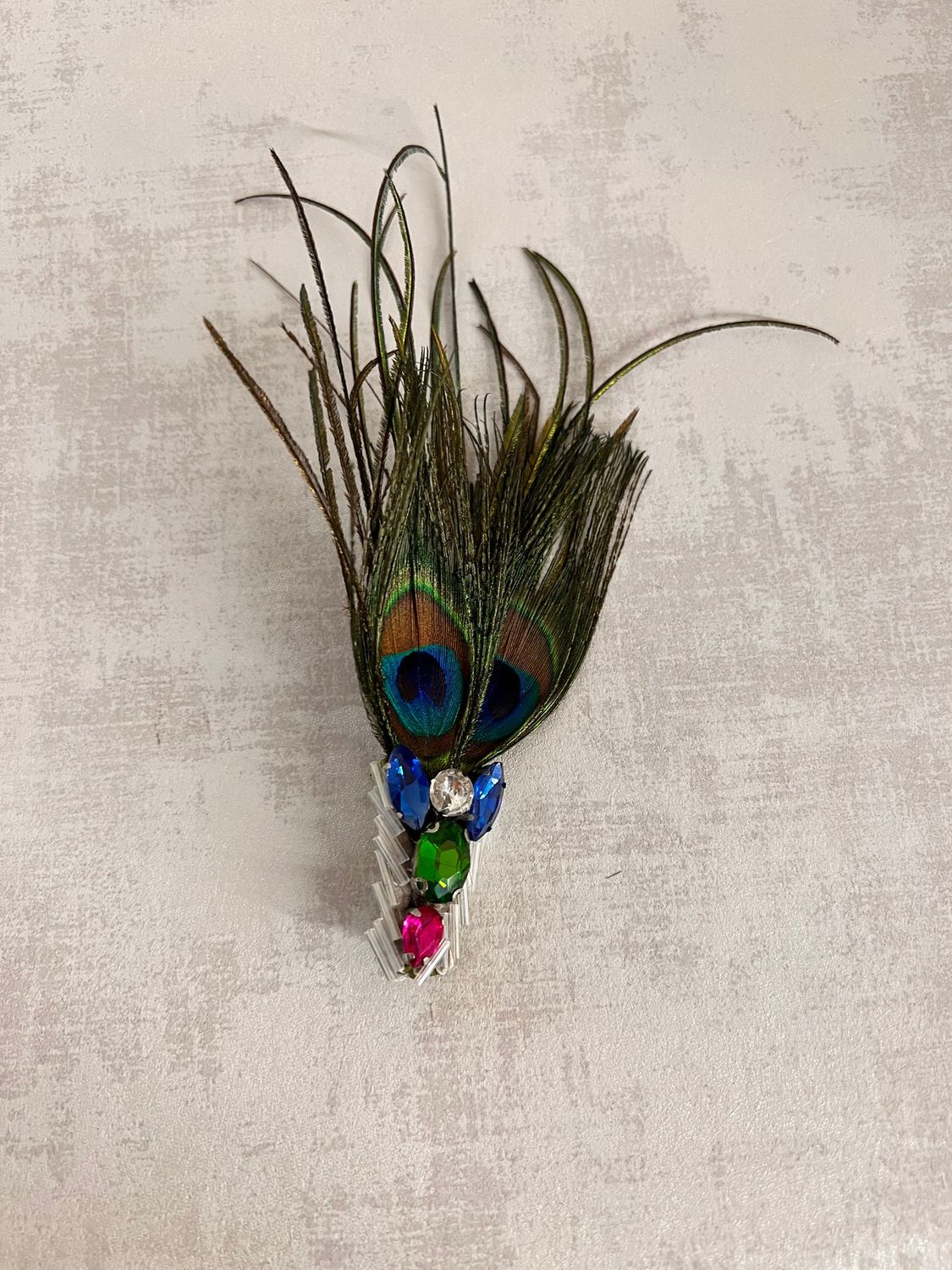 Broach pin with peacock feather