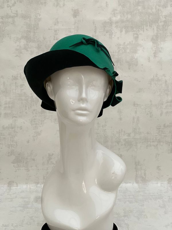 20's Cloche style size 57
