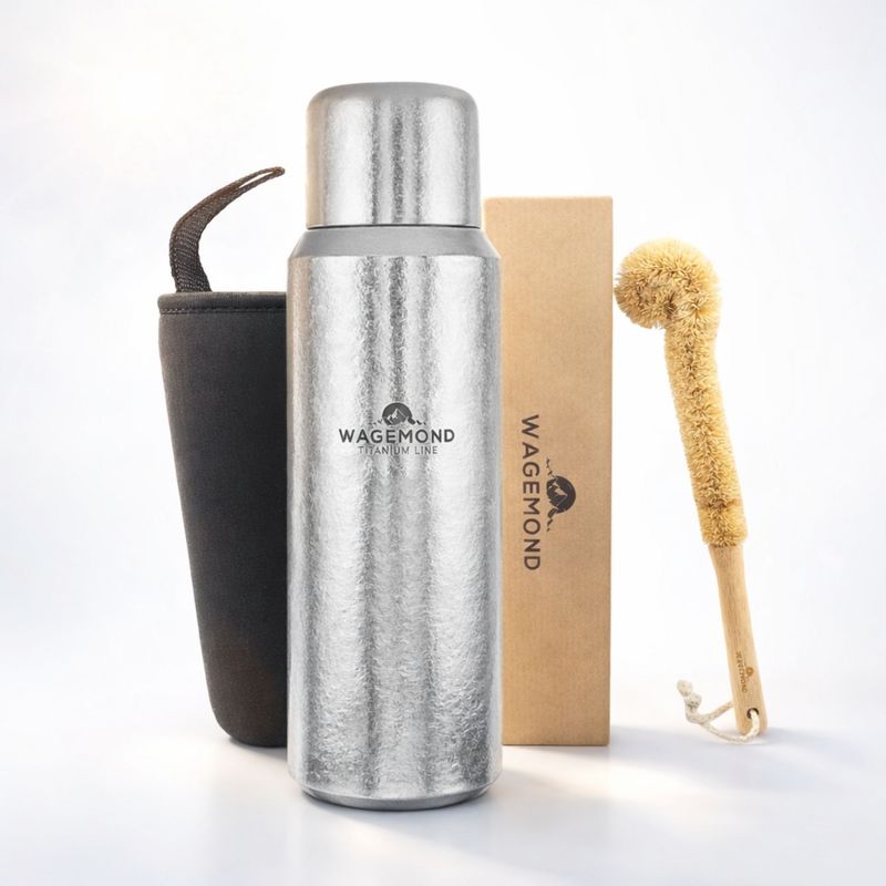 wagemond Titan Thermosflasche 500 ml – doppelwandig, mit magnetischem Becher, BPA-frei, inkl. Bürste, Teesieb und Isolierhülle