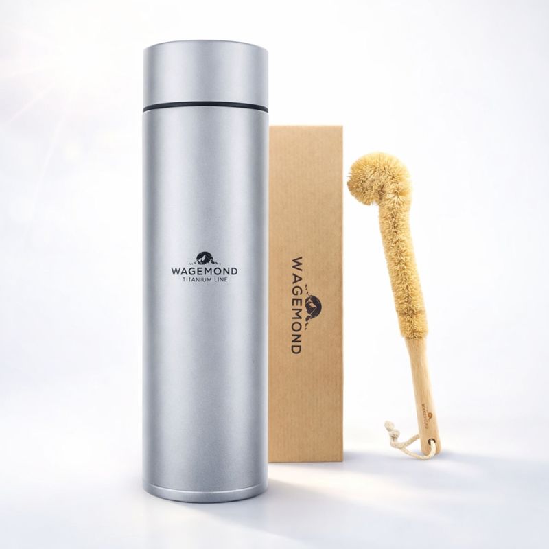 wagemond Titan Thermosflasche 450 ml – ultraleicht, doppelwandig, BPA-frei, inkl. Teesieb & Reinigungsbürste, Outdoor & Alltag
