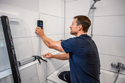 BOSCH Ortungsgerät GMS 120-27 mit Tasche; 2 x 1,5 V LR6-Batterie (AA)