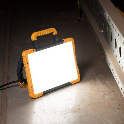 SHADA LED Premium Baustellenstrahler 60W (2x Schuko)