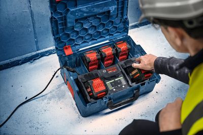 BOSCH EXPERT Starter-Set 2x EXBA18V-55 + 2x EXBA18V-80 + EXAL18V2-320 - BOSCH EXPERT Starter-Set mit L-BOXX Koffer, Ladegerät und vier 18V Akkus