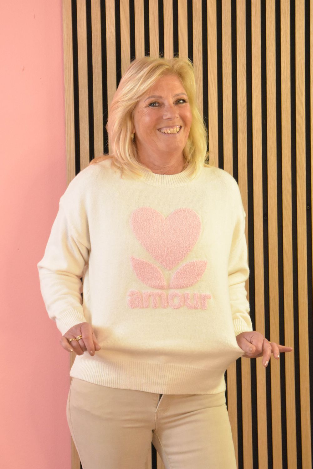 Trui amour roomwit met hart roze